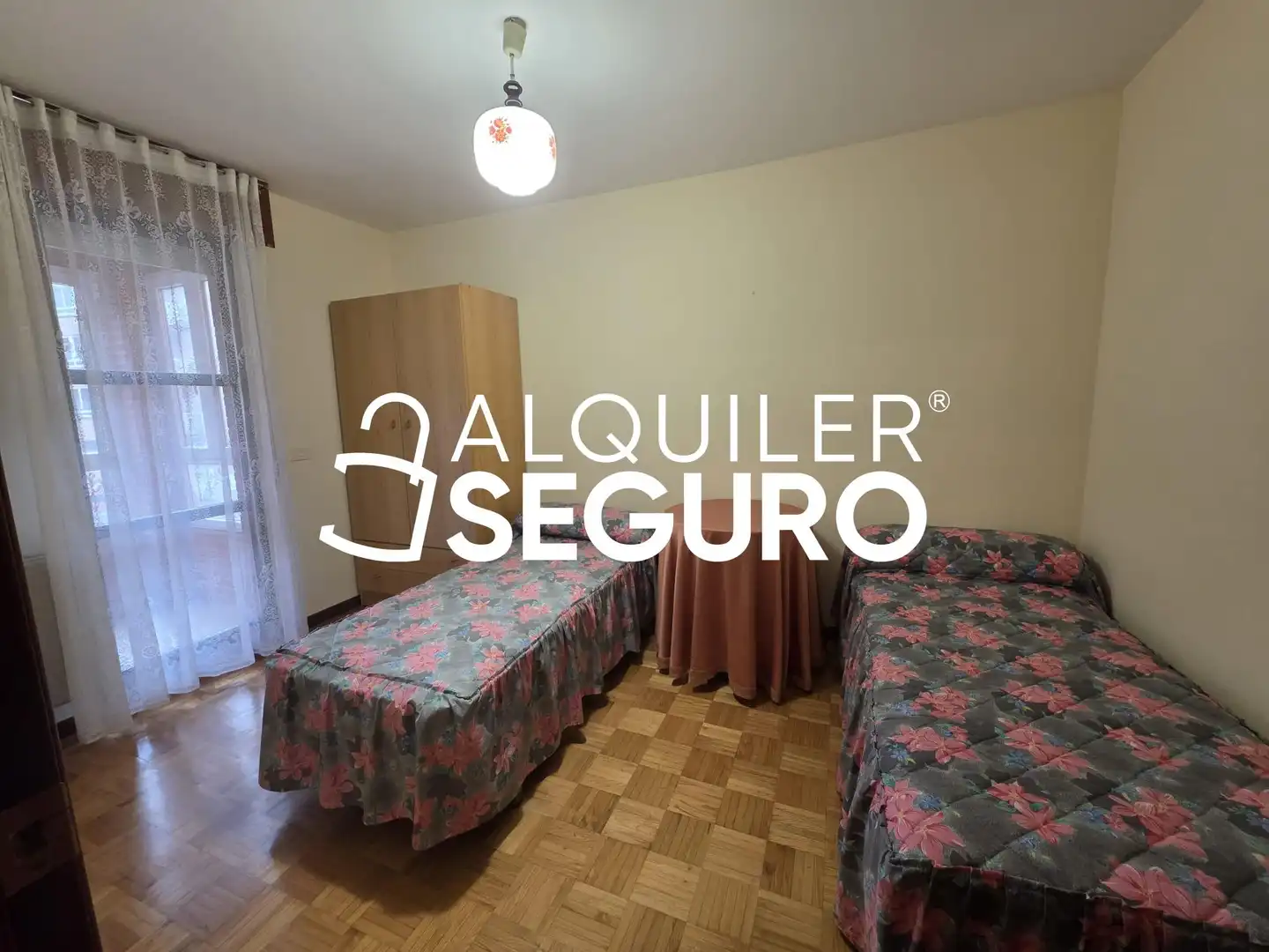Dormitori de Pis de lloguer en Burgos amb Calefacció, Terrassa i Moblat