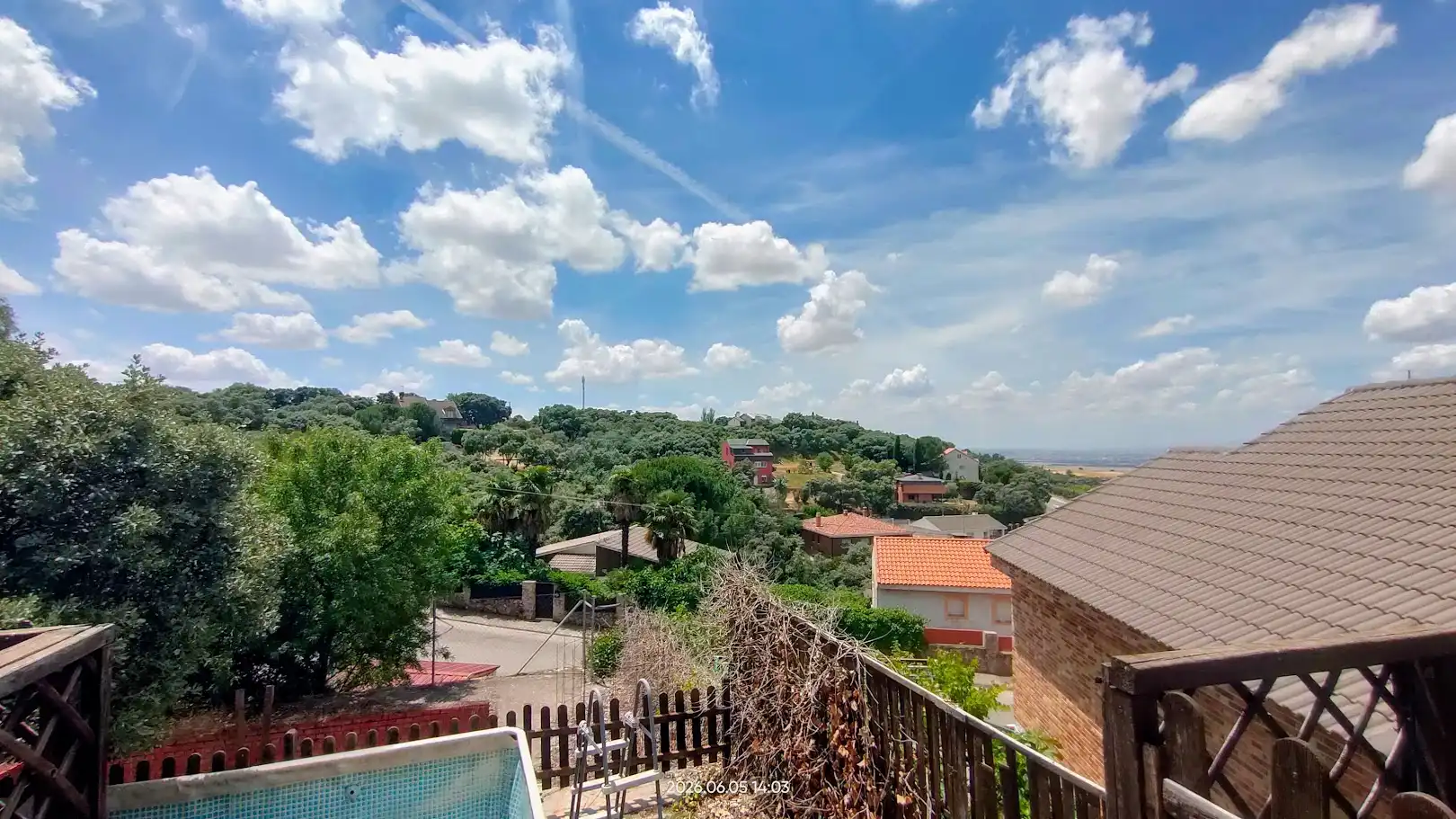 Vista exterior de Casa o xalet en venda en El Casar amb Calefacció, Jardí privat i Terrassa