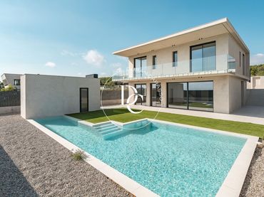 House with balcony for sale in Carrer Margarida Xirgu
