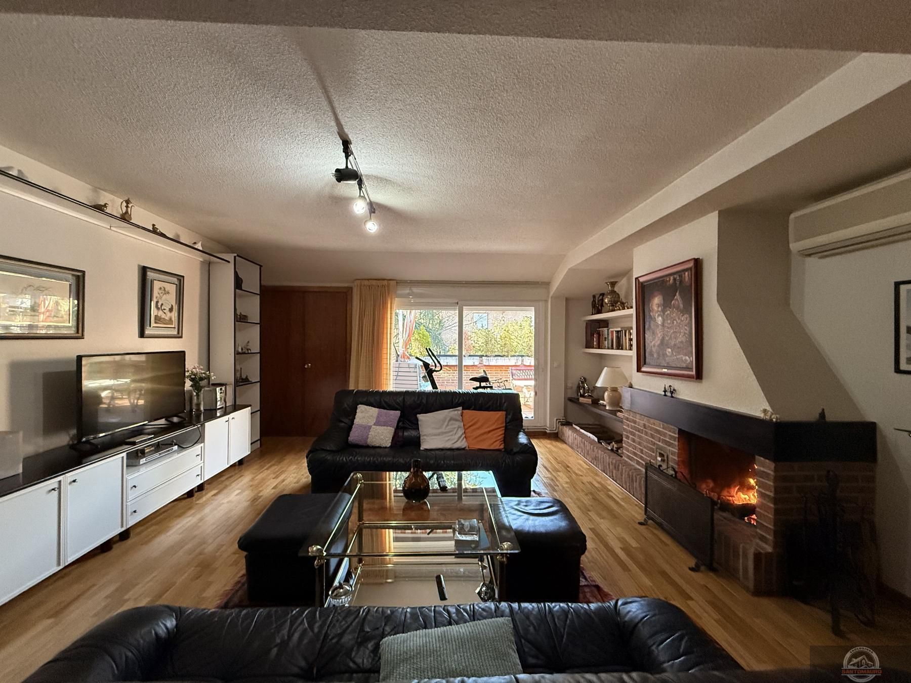 Sala de estar de Ático en venta en Galapagar con Aire acondicionado, Calefacción y Parquet