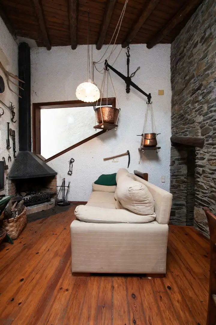 Sala d'estar de Finca rústica en venda en Bolvir amb Calefacció, Jardí privat i Parquet