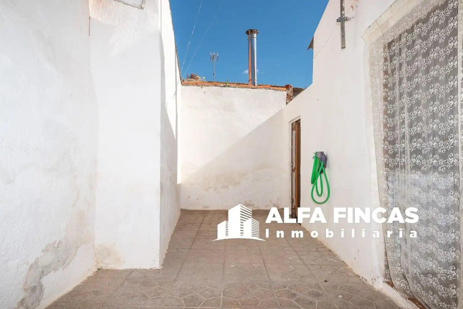 Exterior view of Houses for sale in Tébar  with Private garden
