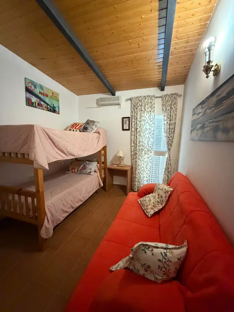 Dormitori de Casa o xalet en venda en El Castillo de las Guardas amb Jardí privat i Piscina comunitària