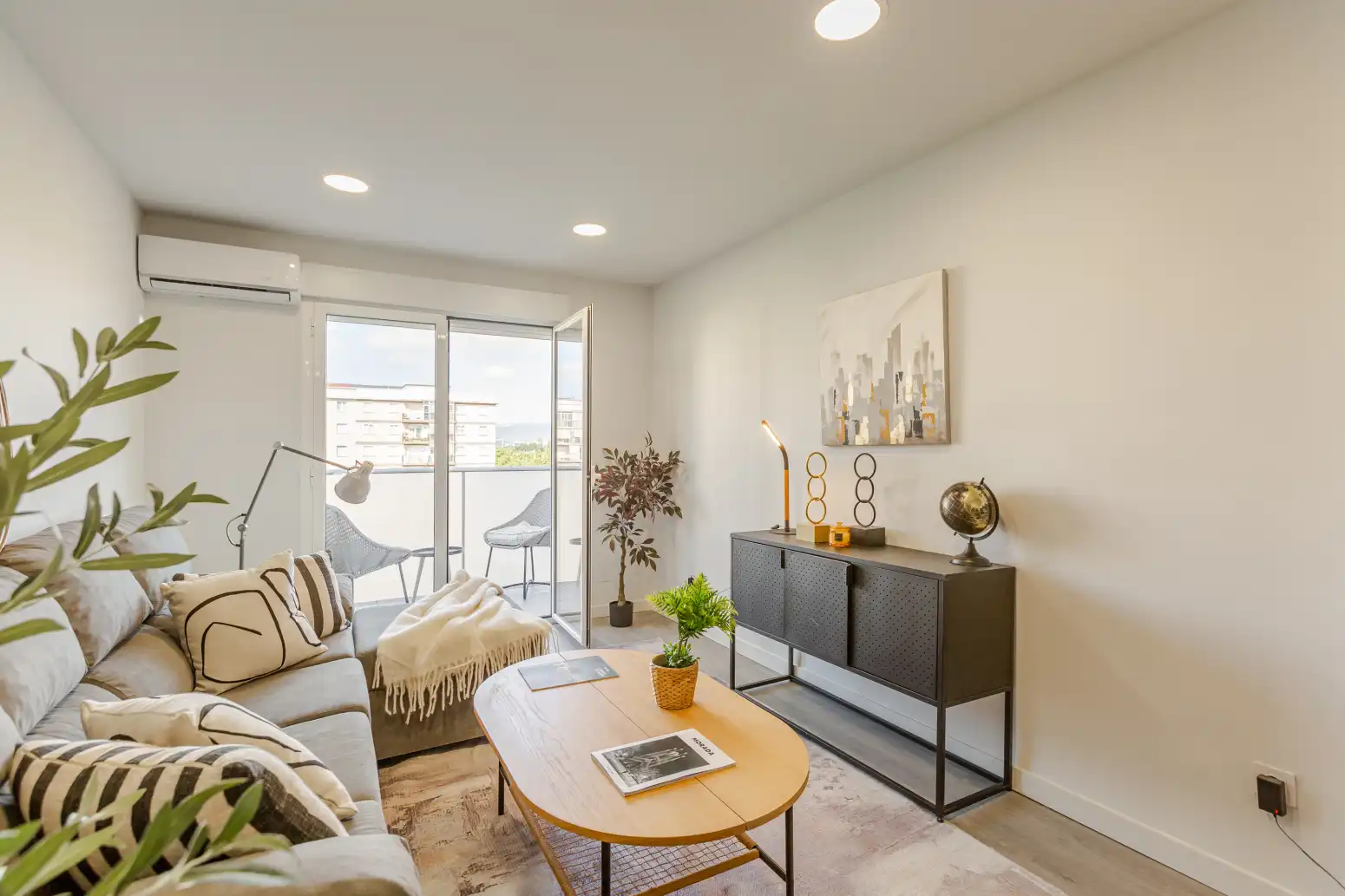 Wohnzimmer von Wohnung zum Verkauf in  Pamplona / Iruña mit Klimaanlage, Heizung und Parkett