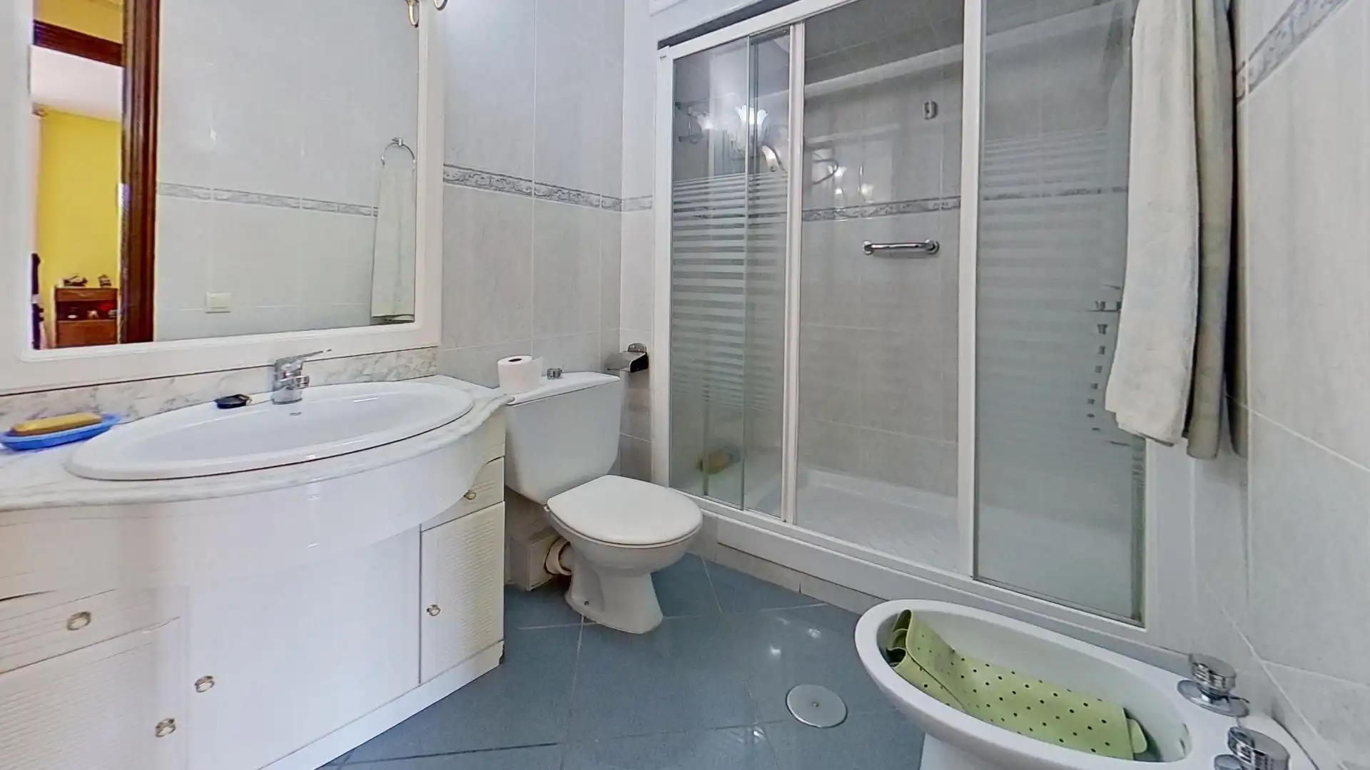 Baño de Piso en venta en Madrid con Calefacción y Terraza