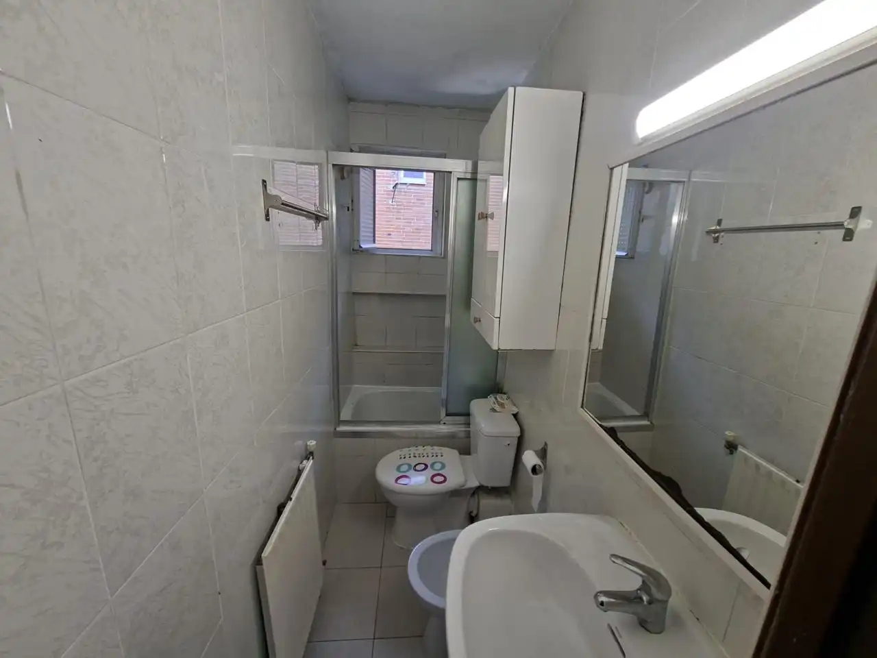 Bathroom of Flat for sale in Madrid  with Heating