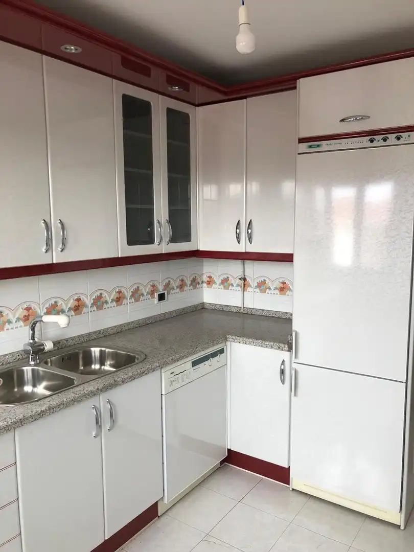 Cocina de Dúplex en venta en Arévalo con Parquet, Amueblado y Horno
