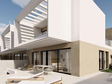 Terraced house with pool for sale in Calle Maestra Julia Pachón