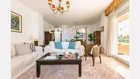 Sala d'estar de Apartament en venda en Marbella amb Calefacció, Parquet i Terrassa