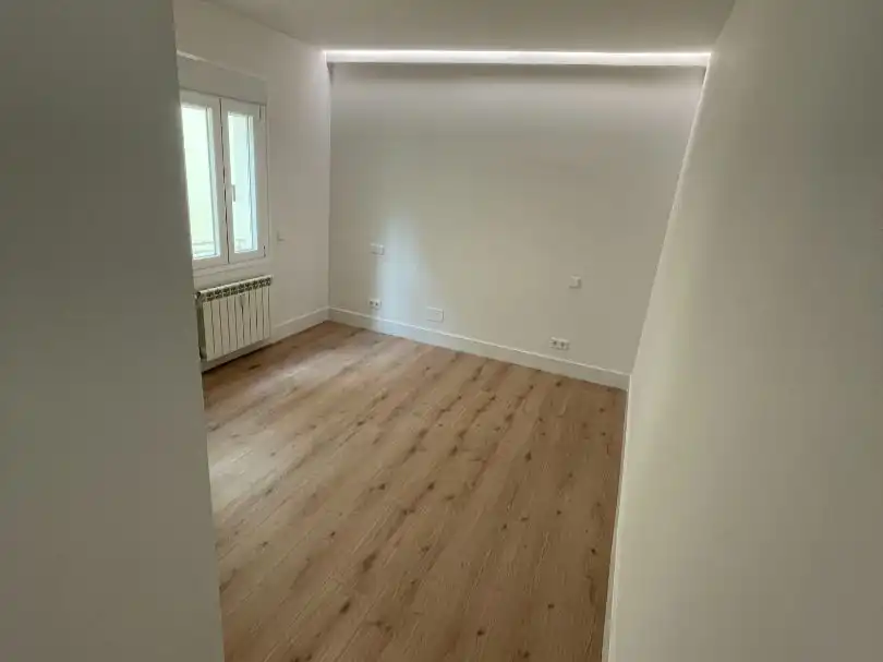 Wohnung zur Miete in  Madrid Capital mit Klimaanlage, Terrasse und Balkon