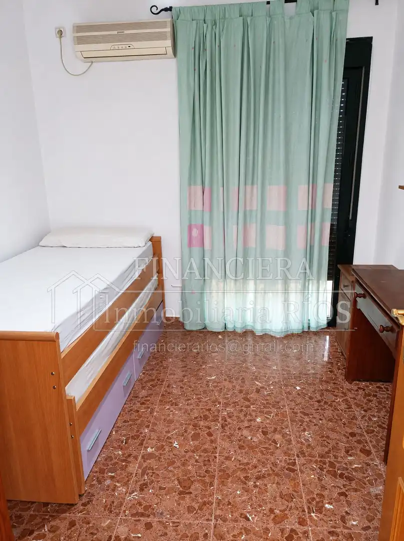 Dormitori de Casa o xalet en venda en Alcalá de Guadaira amb Aire condicionat i Terrassa