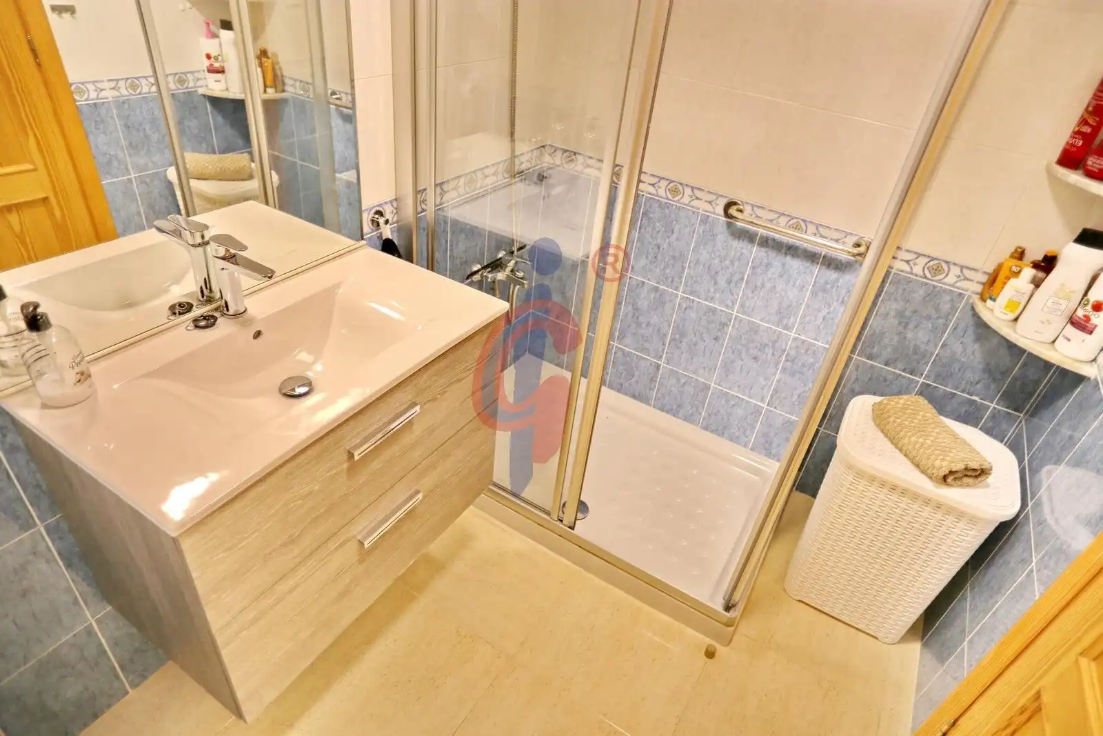 Bathroom of Flat for sale in Guardamar del Segura  with Air Conditioner, Heating and Terrace