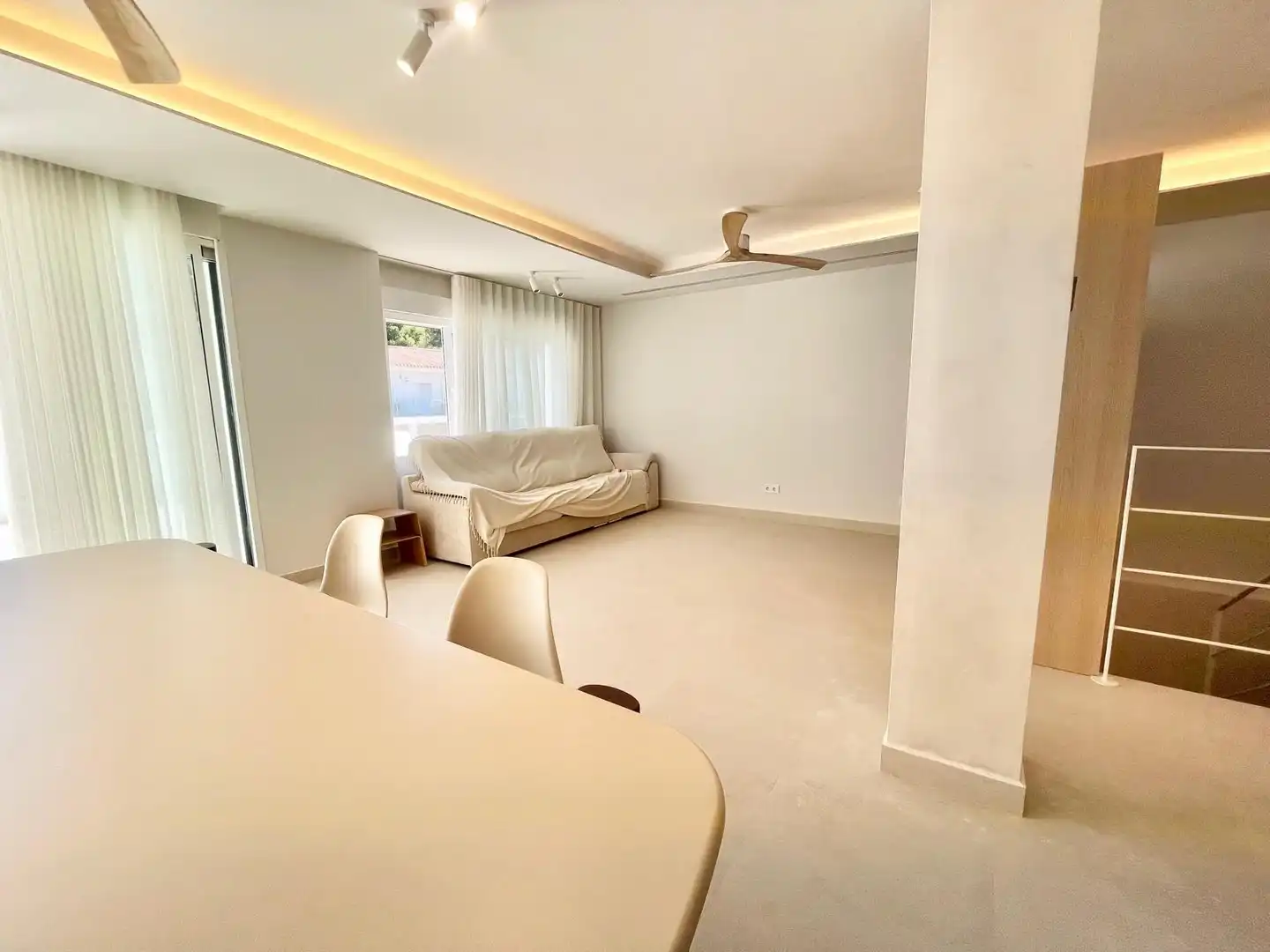 Sala d'estar de Casa o xalet de lloguer en Orihuela amb Aire condicionat, Calefacció i Parquet