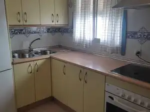 Cocina de Piso en venta en Badajoz con Calefacción, Lavadora y Microondas