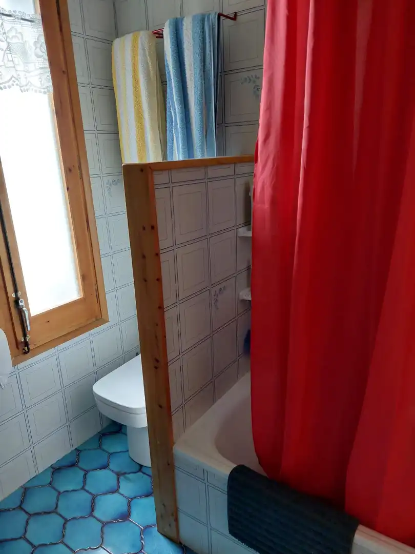 Baño de Casa adosada en venta en Alp con Calefacción, Jardín privado y Balcón