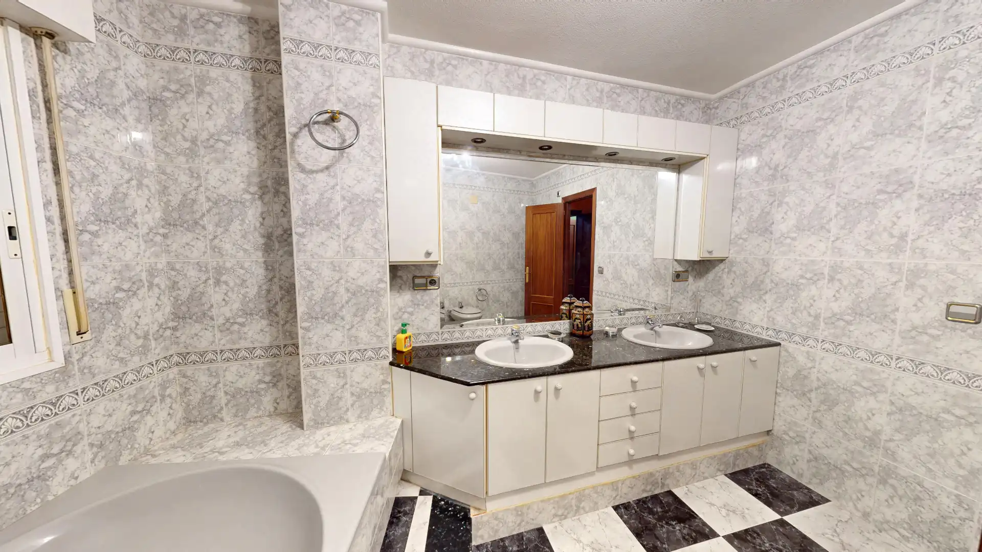 Baño de Piso en venta en Elda con Aire acondicionado, Amueblado y Horno