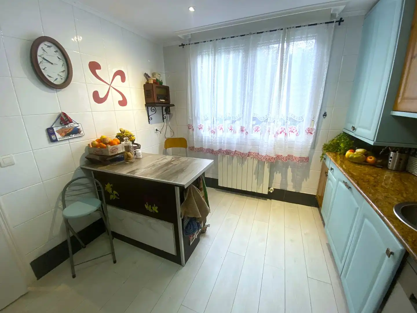 Cocina de Casa o chalet en venta en Castro-Urdiales con Calefacción, Jardín privado y Parquet