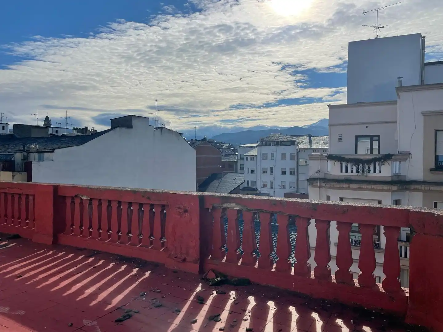 Vista exterior de Edifici en venda en Ponferrada