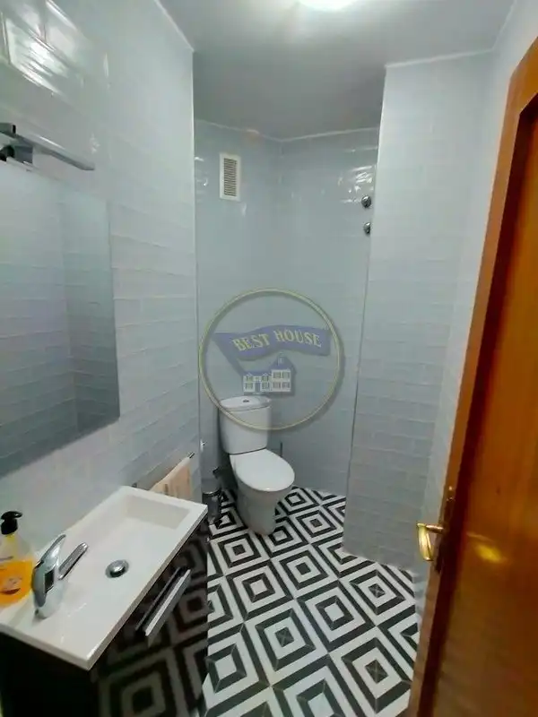 Bathroom of Flat for rent in Vigo   with Parquet flooring, Terrace and Furnished