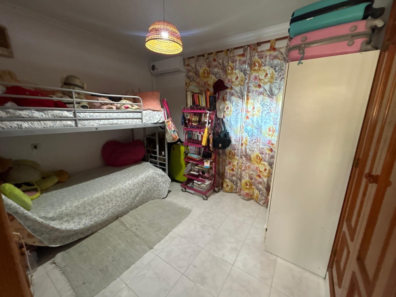 Dormitori de Casa o xalet en venda en Dos Hermanas