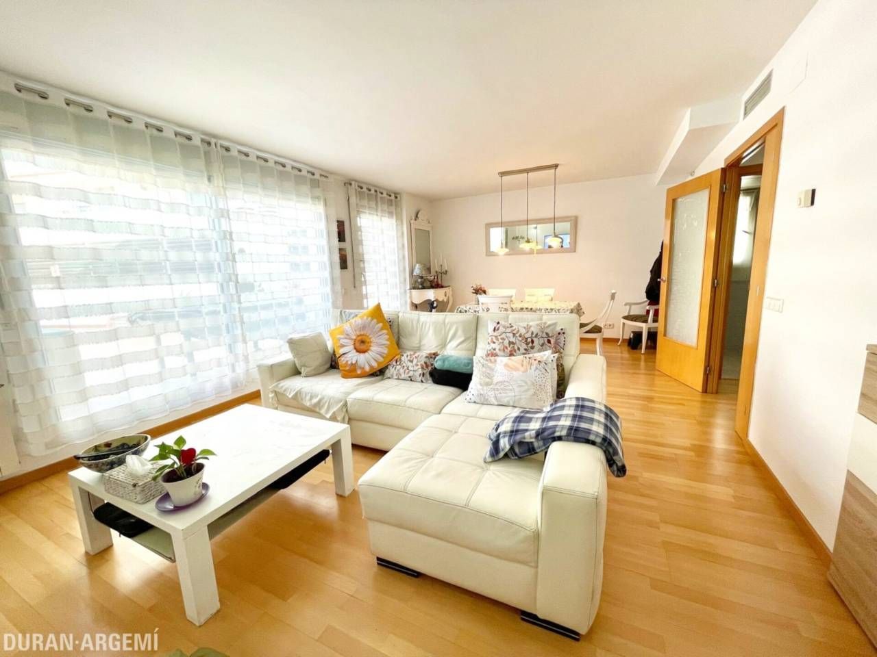 Living room of Flat for sale in Terrassa  with Air Conditioner, Heating and Parquet flooring
