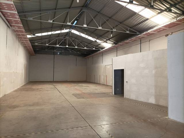 Nave industrial en Alquiler en Calle Huelma en Renfe - Bulevar 1ª y 2ª Fase