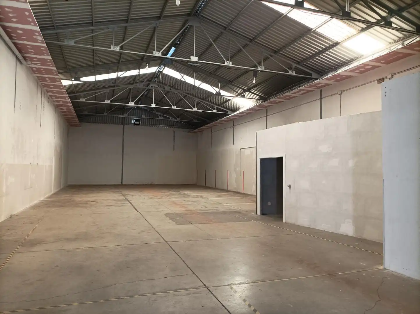 Nave industrial de alquiler en Calle Huelma, Renfe - Bulevar 1ª y 2ª Fase