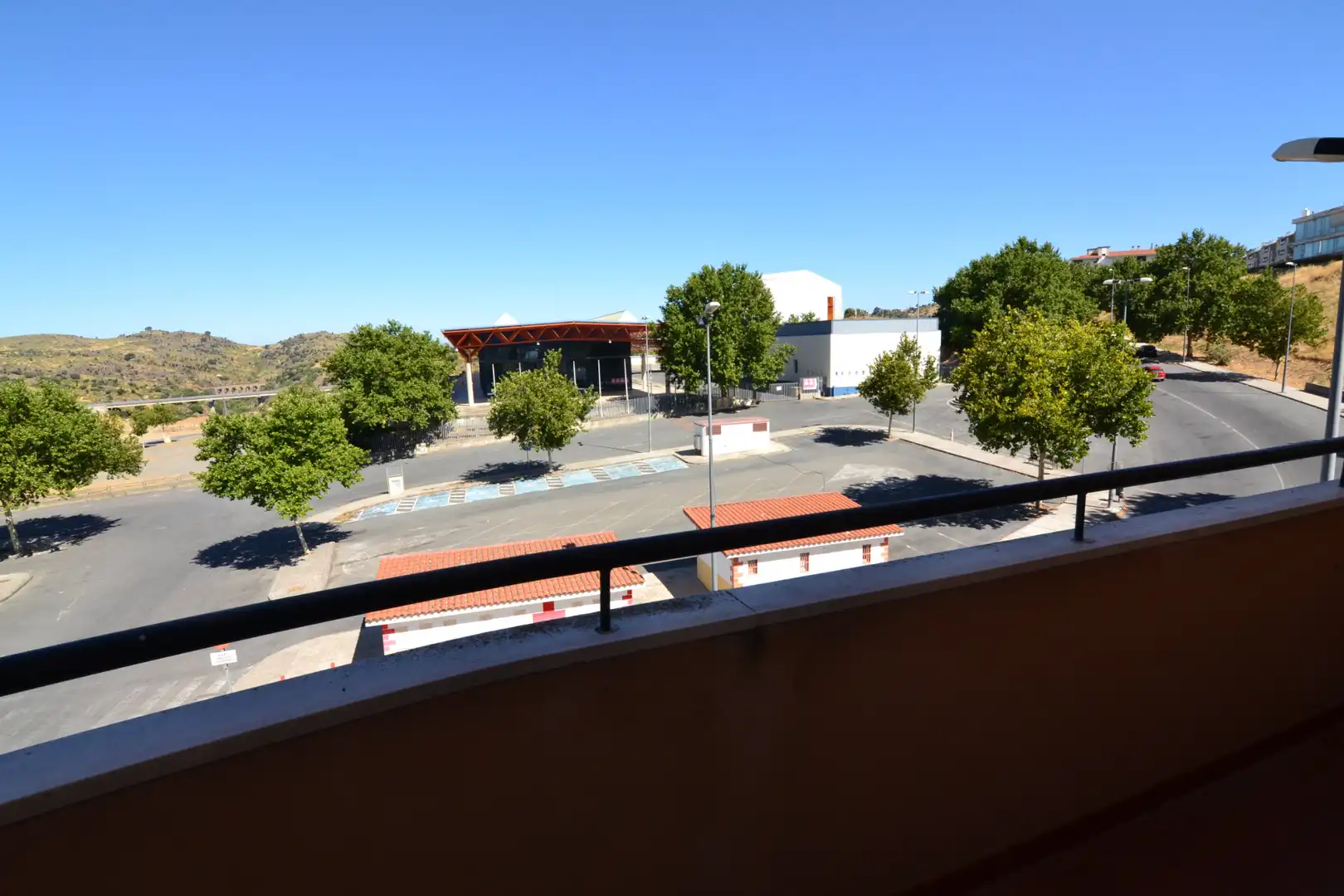 Terrasse von Einfamilien-Reihenhaus zur Miete in Plasencia mit Klimaanlage, Heizung und Terrasse