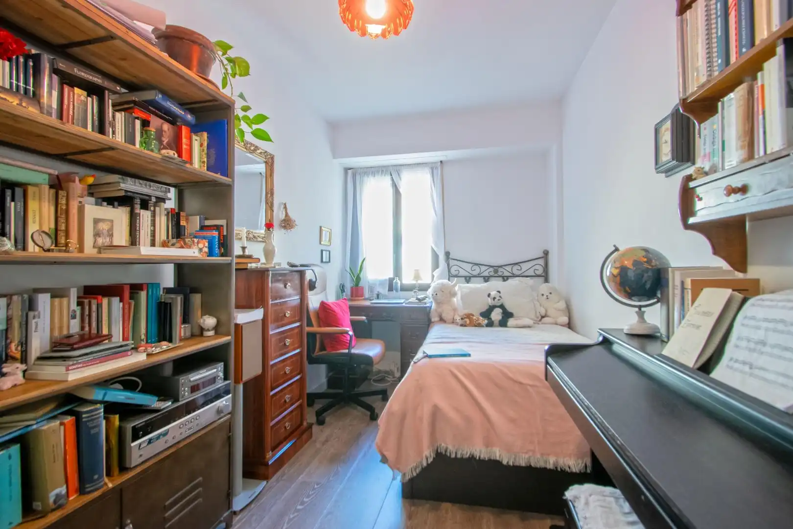 Bedroom of Flat for sale in Sevilla  with Air Conditioner and Terrace