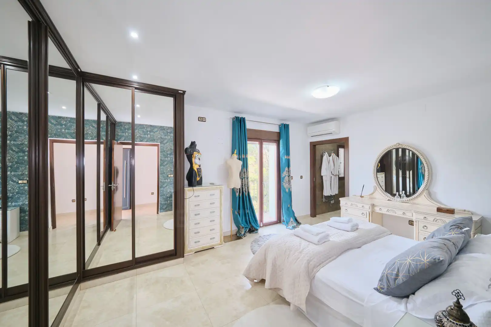 Bedroom of Houses for sale in Almuñécar  with Air Conditioner, Terrace and Swimming Pool