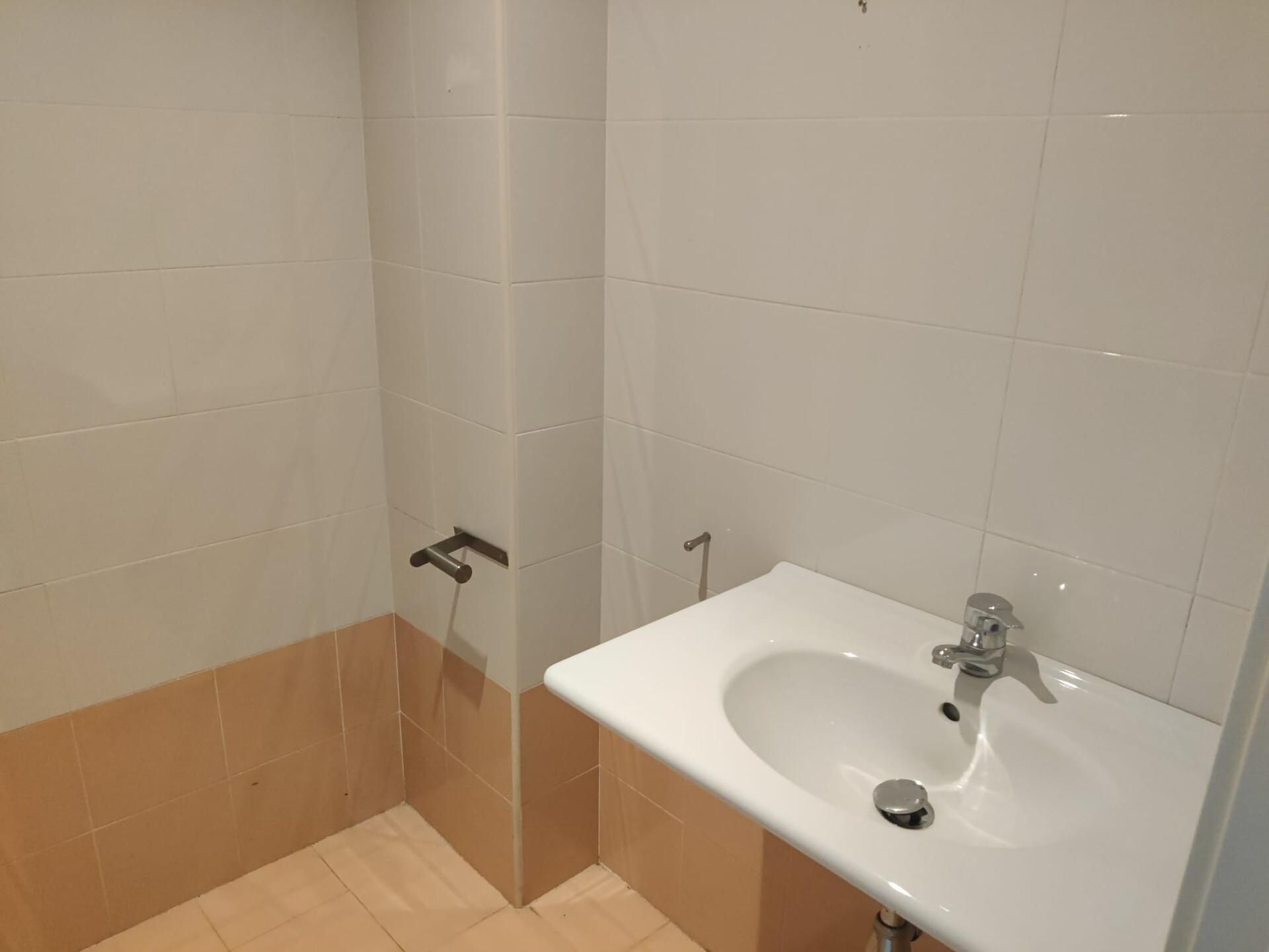 Badezimmer von Wohnung miete in El Vellón mit Terrasse und Abstellraum