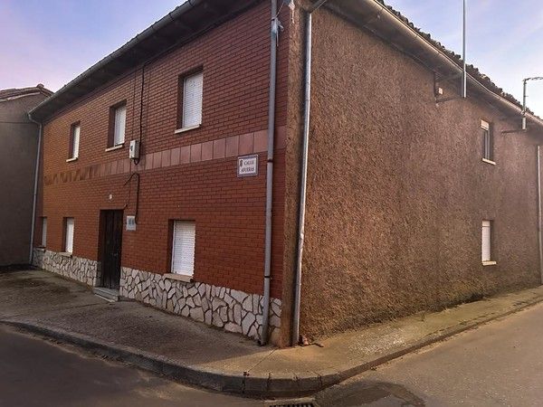 Exterior view of Single-family semi-detached for sale in Corbillos de los Oteros