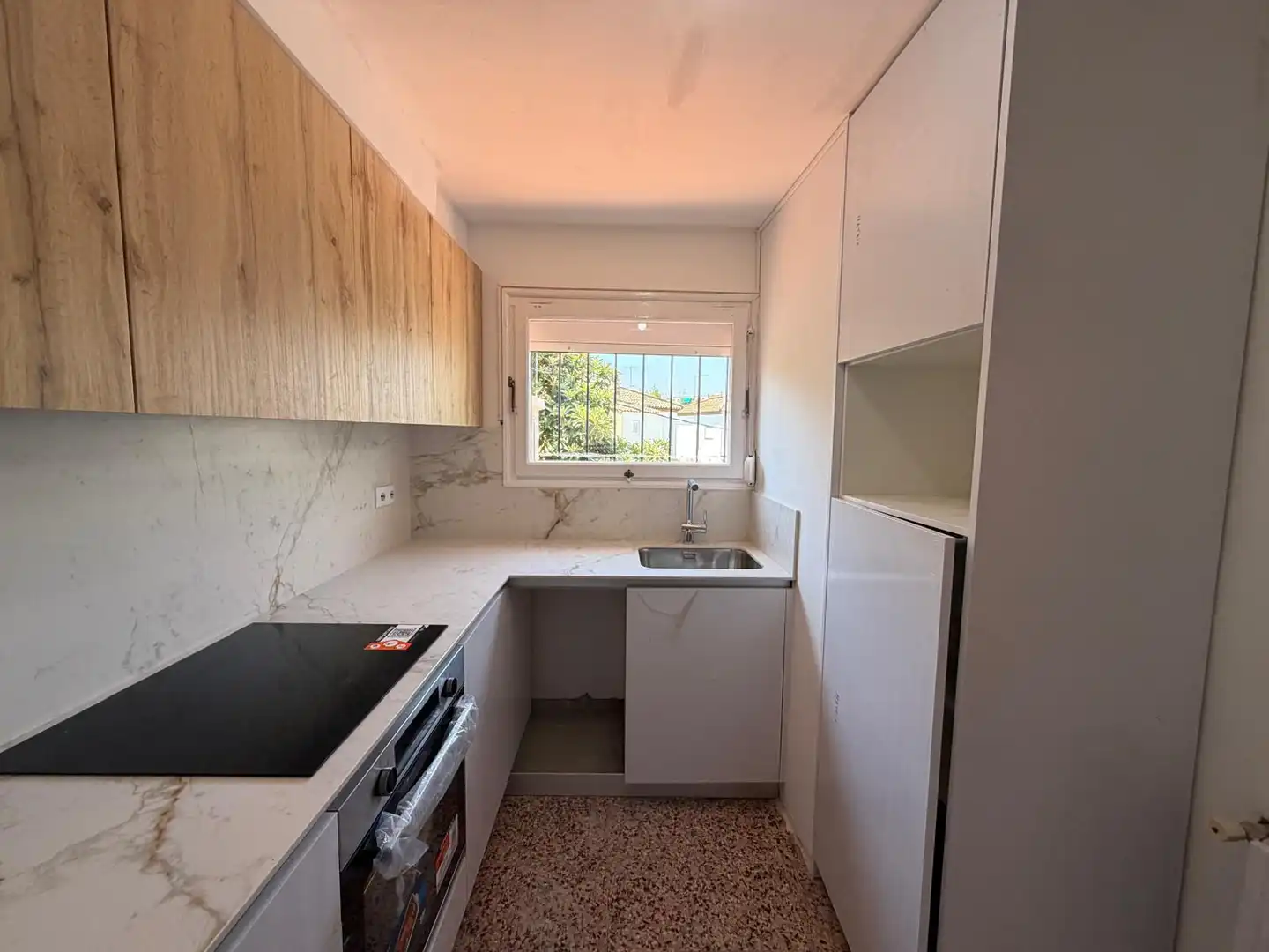 Küche von Einfamilien-Reihenhaus zur Miete in Girona mit Heizung und Terrasse