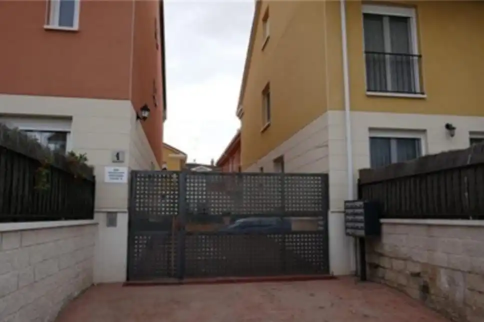 Vista exterior de Casa o xalet en venda en Fuensaldaña amb Calefacció