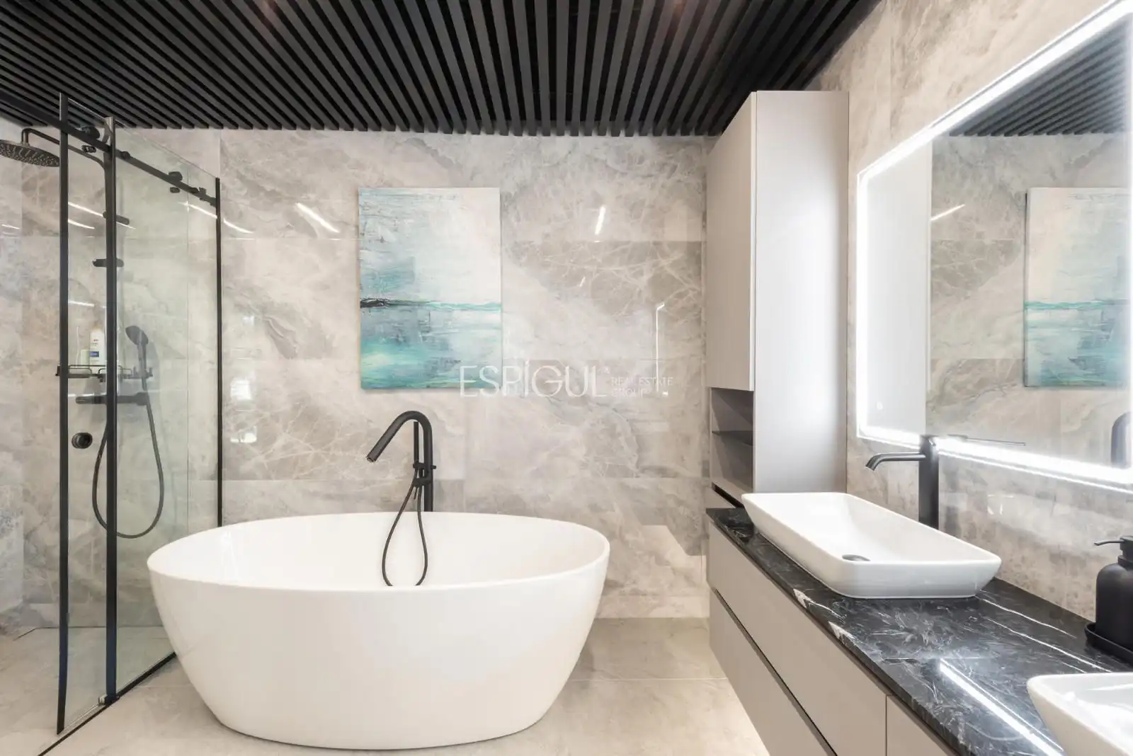 Bathroom of Houses for sale in Castelldefels  with Air Conditioner, Heating and Parquet flooring