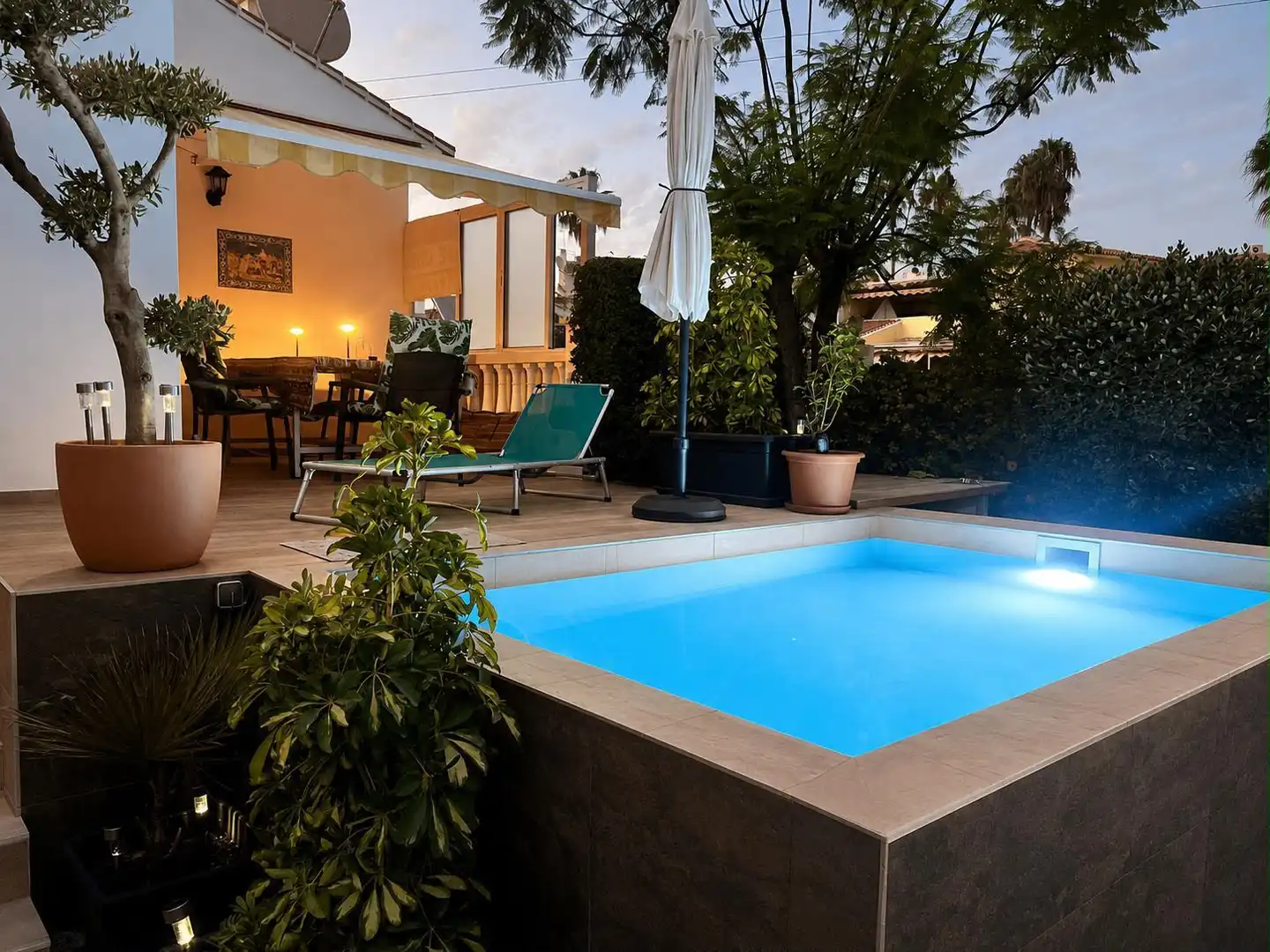 Villa con terrazza in vendita a Calle Monte Florido 216