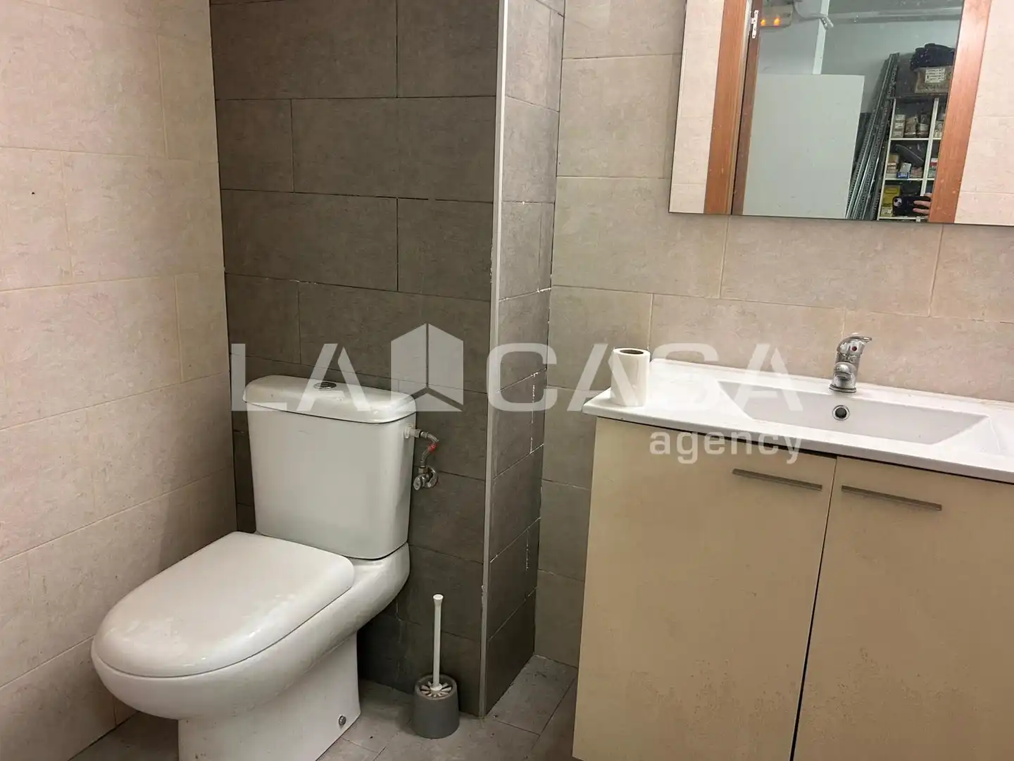 Baño de Local en venta en Santa Coloma de Gramenet