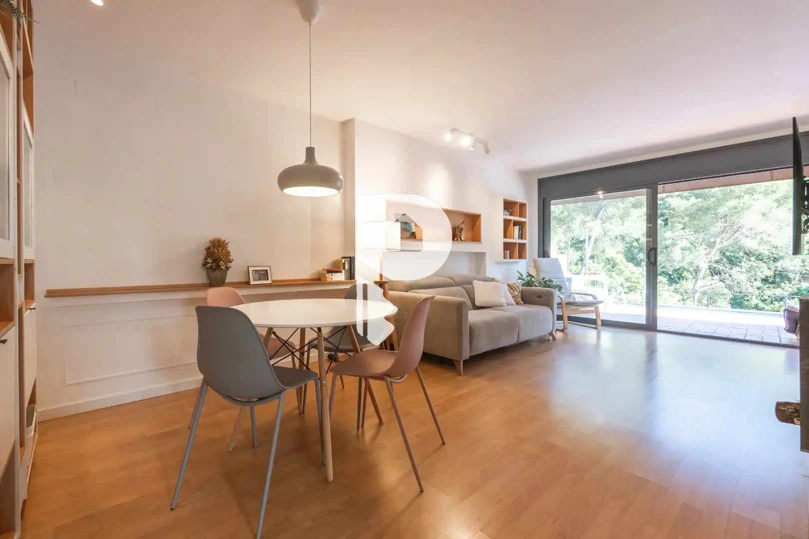 Sala de estar de Casa o chalet en venta en Vallirana con Aire acondicionado, Calefacción y Jardín privado
