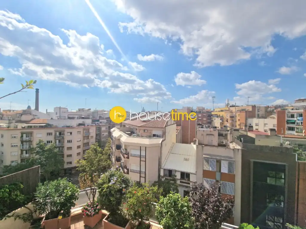 Vista exterior de Ático en venta en Barcelona