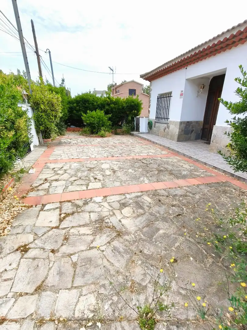 Aparcament de Casa o xalet en venda en Lliçà d'Amunt amb Aire condicionat, Jardí privat i Terrassa