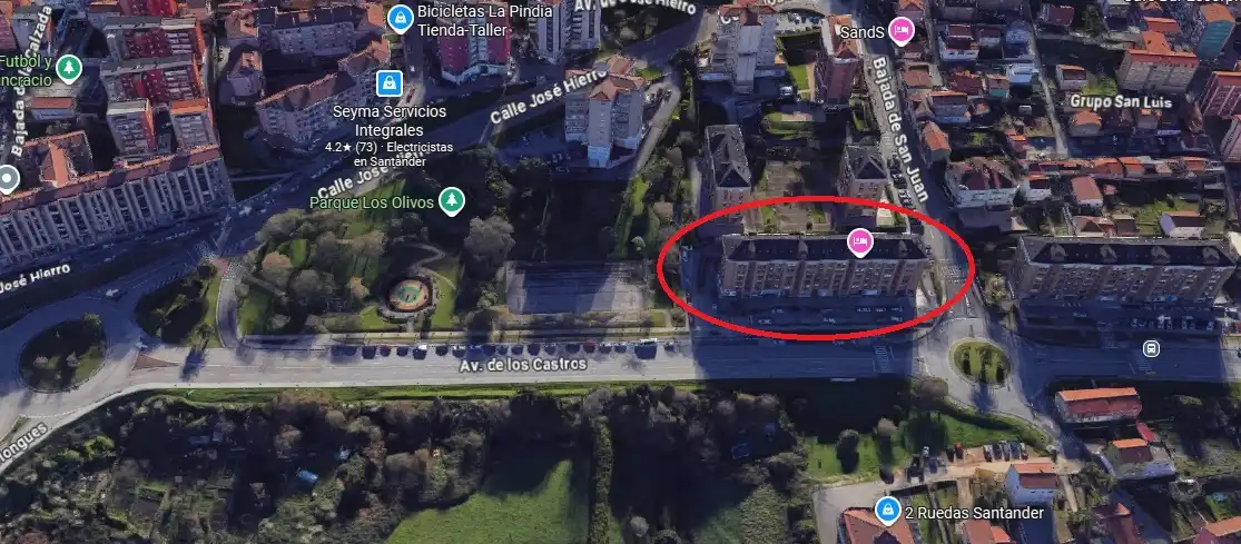 Außenansicht von Garage zum Verkauf in Santander