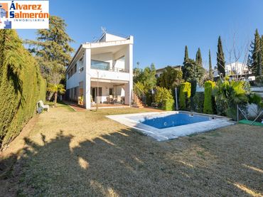 Chalet con piscina en venta en Cájar