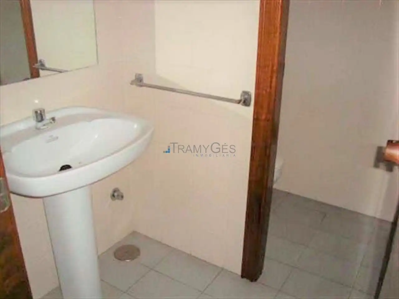 Baño de Local de alquiler en Vigo 