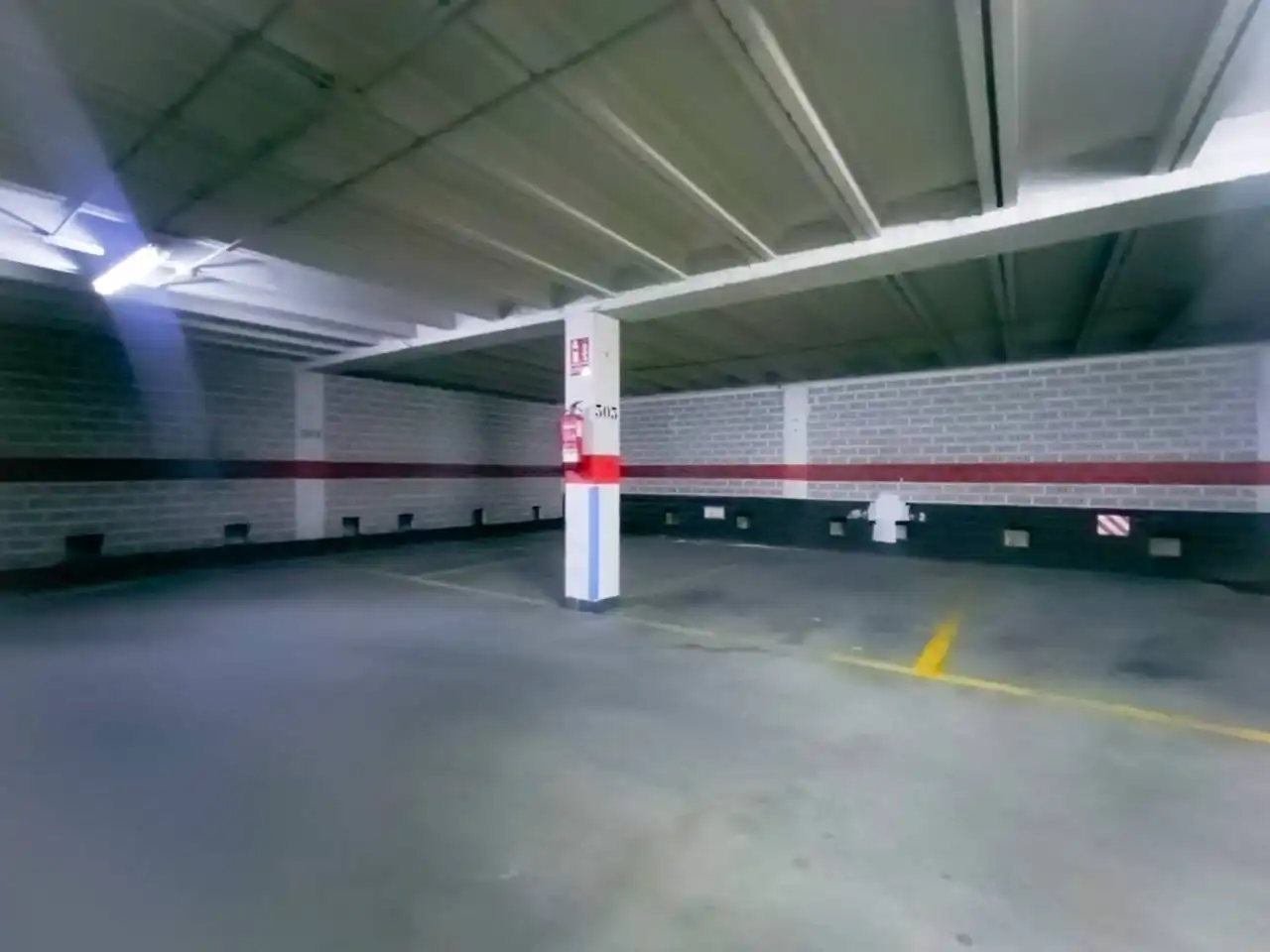 Aparcament de Apartament en venda en Burgos amb Calefacció, Parquet i Traster