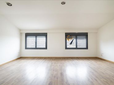 House with balcony for sale in Avenida Procesiones 10