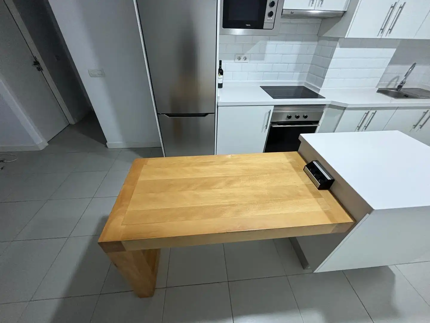 Flat for rent in Calle Heliodoro Rodríguez López, 26, La Salle - Cuatro Torres