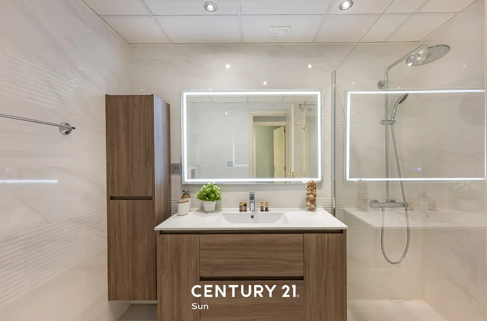 Bathroom of Attic for sale in Marbella  with Air Conditioner, Heating and Terrace
