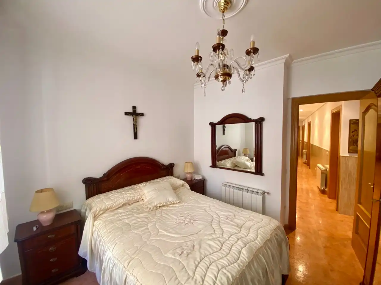 Dormitori de Casa adosada en venda en Calzada de Calatrava amb Aire condicionat, Terrassa i Moblat