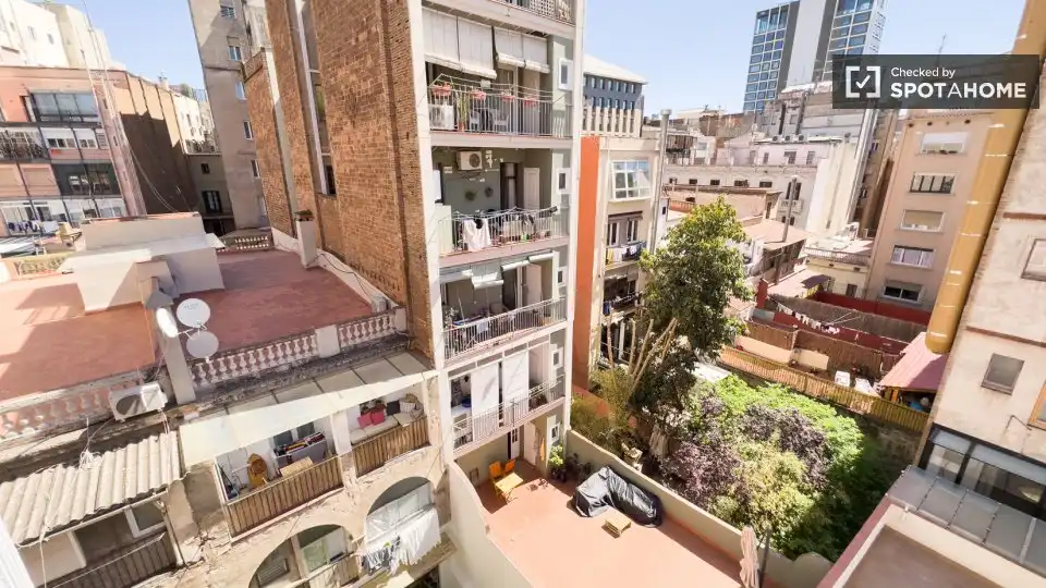 Vista exterior de Piso de alquiler en Barcelona con Aire acondicionado, Calefacción y Amueblado
