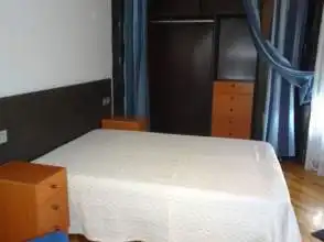 Schlafzimmer von Wohnung zur Miete in Gijón  mit Heizung, Parkett und Möbliert